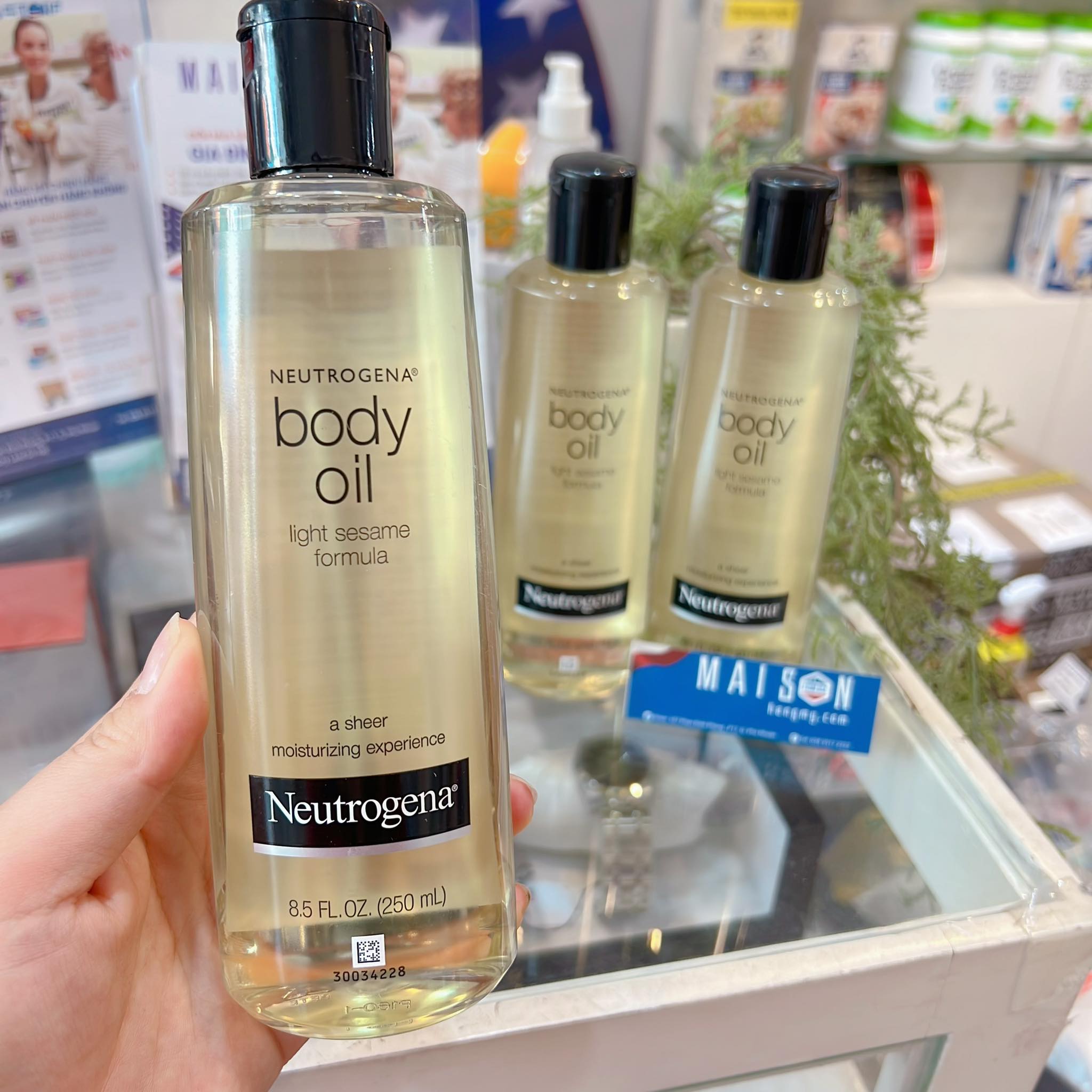 Tinh dầu dưỡng thể Neutrogena Body Oil Light Sesame Formula 250ml